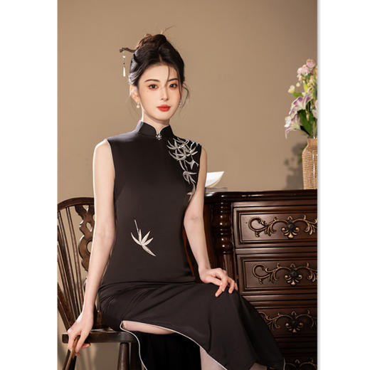 GX红色长款定位绣花无袖旗袍2025春新款时尚改良新中式日常可穿旗袍 商品图3