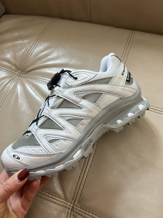 33-2渠道货 原材 SAL新色到 XT-Quest GTX 户外登山鞋 情侣款 运动休闲鞋 商品图5