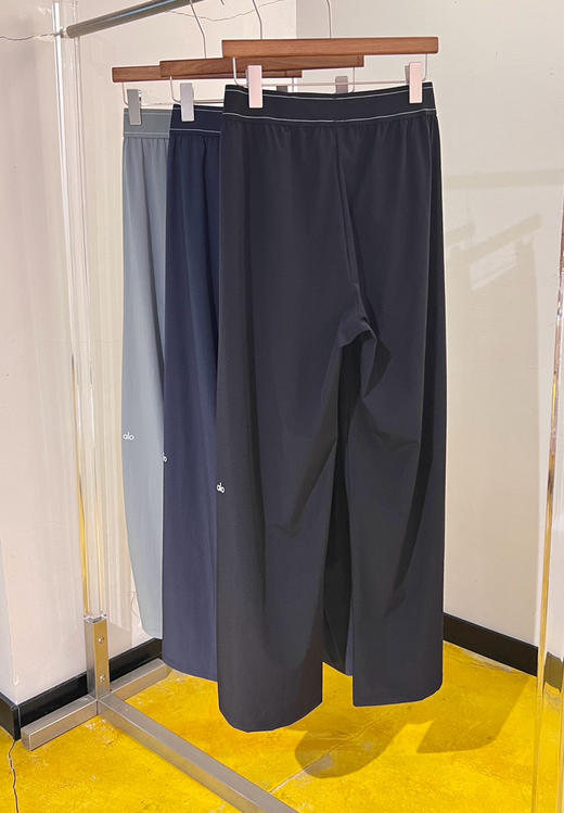 Alo yoga春夏款腿标梭织阔腿裤 商品图9