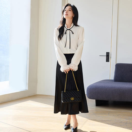 VICTORIA&VERA春季“优雅赴春日”系列全棉亲肤春游日立领黑色绑带蕾丝袖衬衫 商品图6