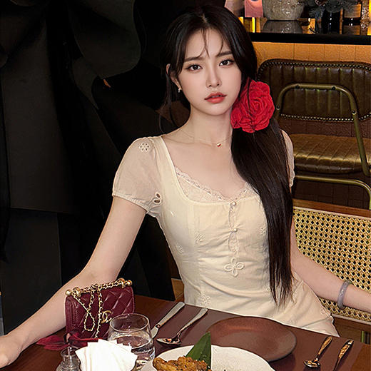 西遇法式连衣裙女新款温柔风刺绣镂空领口蕾丝边长裙SS150104 商品图1