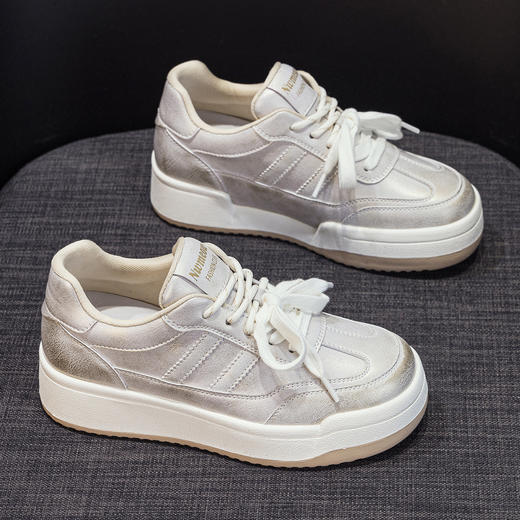 雀说 厚底网红小白鞋女增高反绒板鞋 商品图3