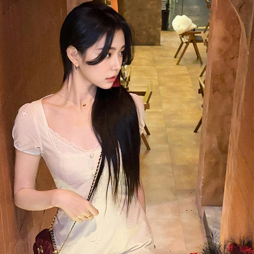 西遇法式连衣裙女新款温柔风刺绣镂空领口蕾丝边长裙SS150104 商品图3