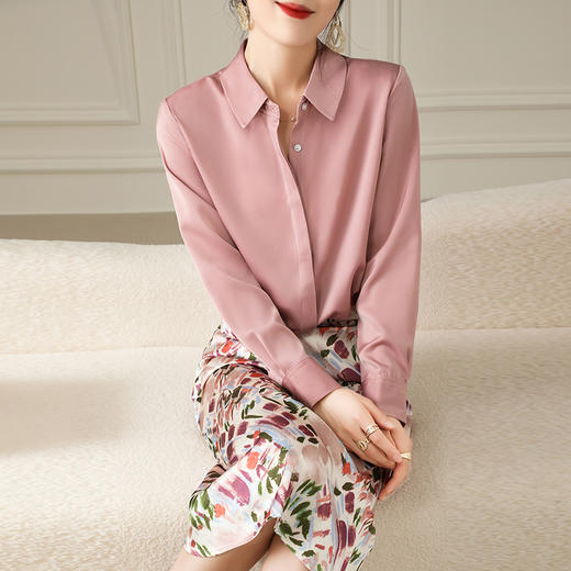 仿丝缎面衬衫 | 莎岚伊陌 女士春秋款翻领正肩显瘦质感职业暗扣上衣 商品图0