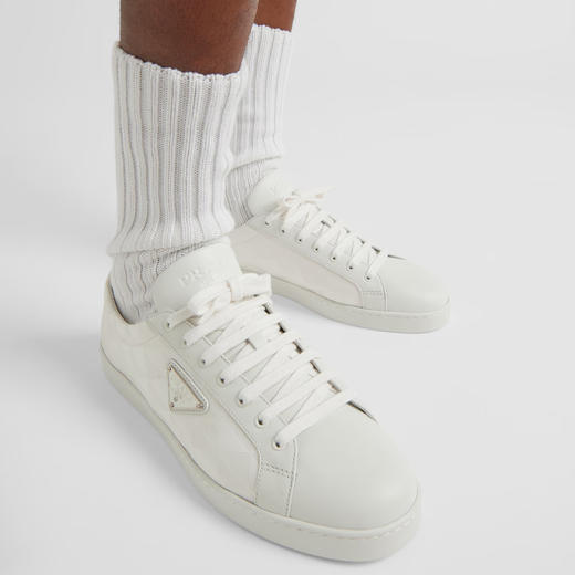 PRADA 普拉达 男士珐琅三角形徽标皮革休闲运动鞋 白色 2EE376 3LNW F0009 商品图3