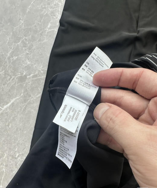 Speedo/速比涛正品银泰撤柜泳裤，男士五分游泳裤反季捡漏，部分无吊牌。两个色
同配色的5分泳裤+送一个同配色的泳帽 一套

吊牌279，现特价💰69包邮 商品图6