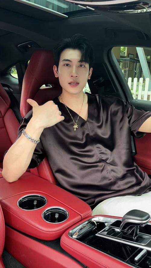 T1478夏季潮流新款渐变设计V领男士短袖百搭时尚上衣宽松小众街头T恤 商品图0