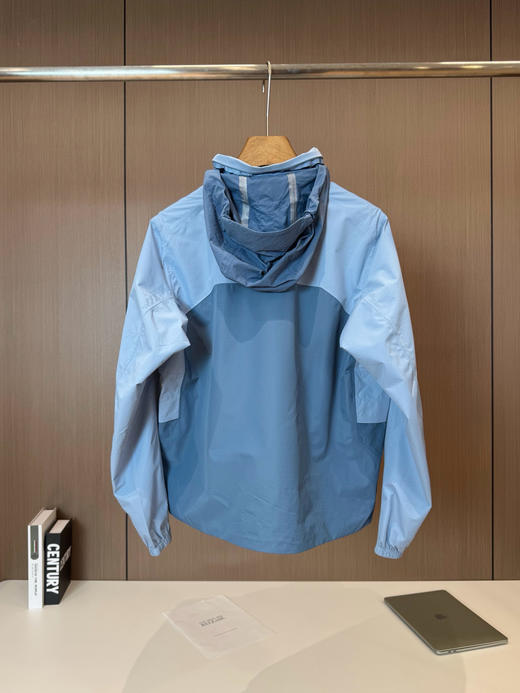 点此购买 始祖鸟春秋季女士户外爬山日常健身休闲旅行外套 bk 310816 商品图7