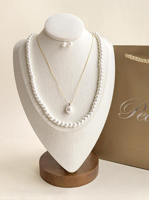 【品牌授权】BAOFANDI宝梵迪 2025新款珍珠项链礼盒三件套/三八女神节好礼 珍珠项链+珍珠耳钉+珍珠手链）+礼袋+质保卡*1+证书*1 商品图5