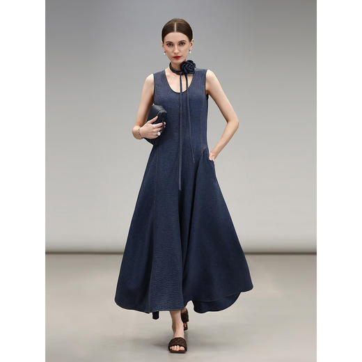 COCOBELLA牛仔色褶皱肌理背心裙赫本风无袖连衣裙长裙FR0061 商品图3