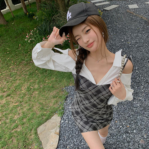 西遇衬衫拼接连衣裙女新款格子露肩修身收腰长袖短裙SS150158 商品图2