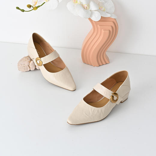 经典鲨2025春季新品百搭纯色优雅尖头浅口气质中粗跟单鞋女KW117-517021 商品图6