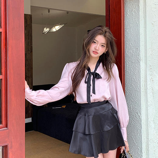 西遇法式粉色衬衫女2025年新款缎面泡泡袖系带v领开衫上衣SS150142 商品图2