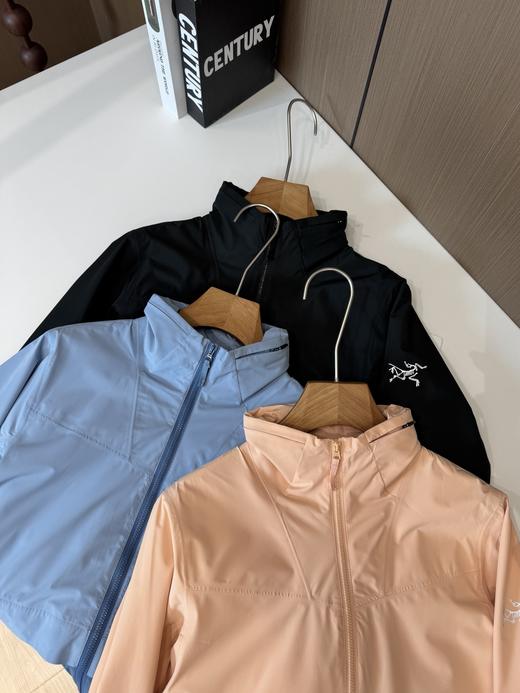 点此购买 始祖鸟春秋季女士户外爬山日常健身休闲旅行外套 bk 310816 商品图11