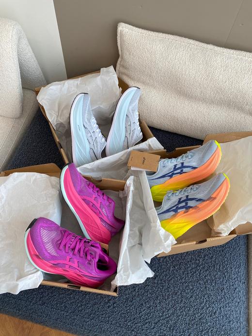 独家订单，三色跑鞋亚瑟士Superblast 阿斯克斯专业跑鞋极具回弹舒适缓冲运动跑鞋 商品图1