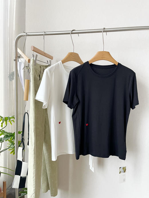 【显瘦引力场】噢蜜ooomeooo正肩刺绣爱心💗T恤 商品图4