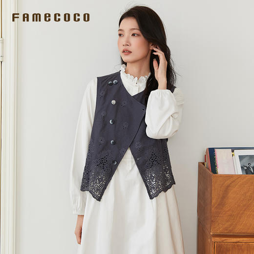 FAMECOCO范可儿马夹棉质镂空绣花无领外穿马甲斜襟系扣FAB6CA021 商品图2