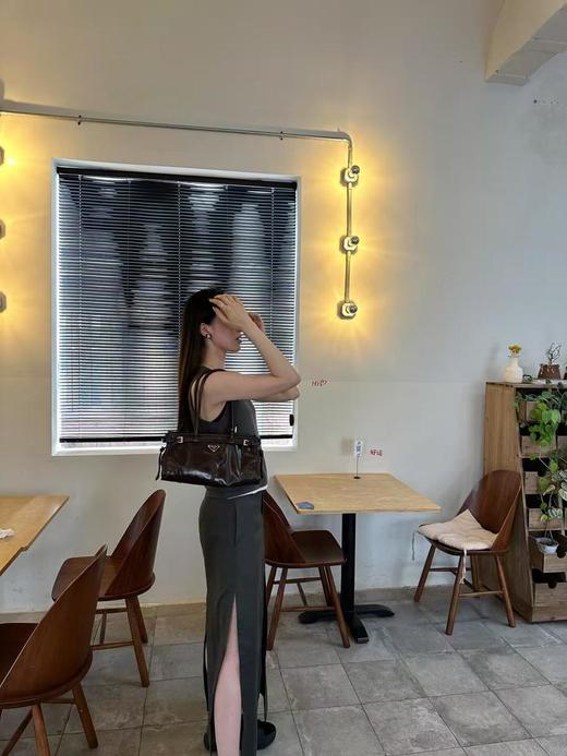 普拉达LuxSoft手拿包包来啦油蜡又时髦的高级能get他们的颜复古感拿捏的非常到位（HH） 商品图5