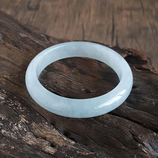 【天然正品】天然收藏级细腻正桩糯冰种浅青晴水52号翡翠手镯52号女士现售价：9880！030325AH34 商品图2