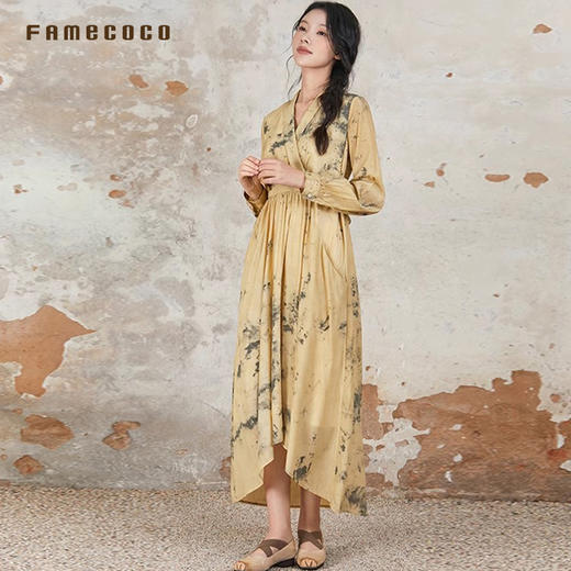 Famecoco文艺范连衣裙水墨印花高腰V领设计感裙摆不规则FAB6FA019 商品图1
