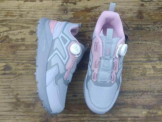 出口韩国原单女士户外徒步登山旅行鞋
钢丝旋转钮扣穿脱方便
吊牌价格折合人民币850左右!
两色。 商品图3