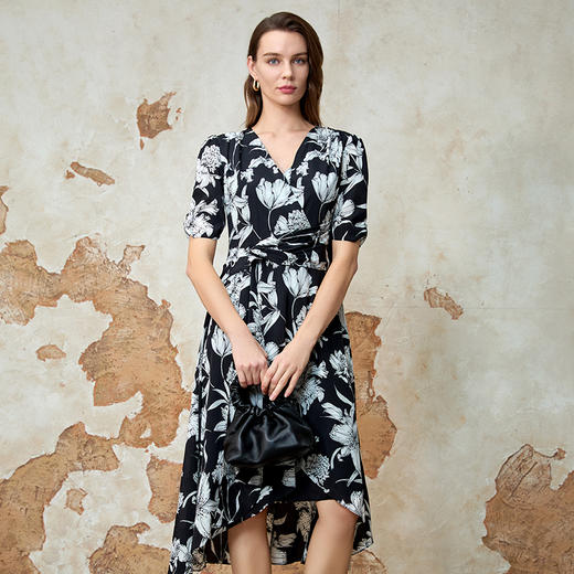 EITIE爱特爱V领不规则收腰显瘦印花连衣裙夏季新款8207934 商品图5