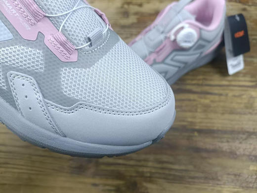 出口韩国原单女士户外徒步登山旅行鞋
钢丝旋转钮扣穿脱方便
吊牌价格折合人民币850左右!
两色。 商品图5