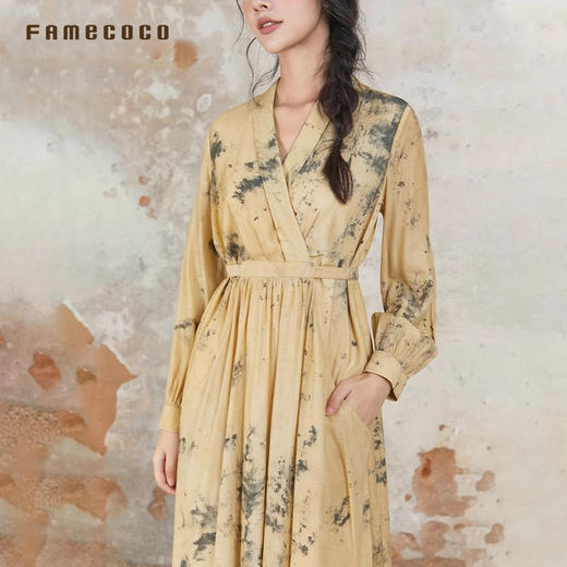 Famecoco文艺范连衣裙水墨印花高腰V领设计感裙摆不规则FAB6FA019 商品图4