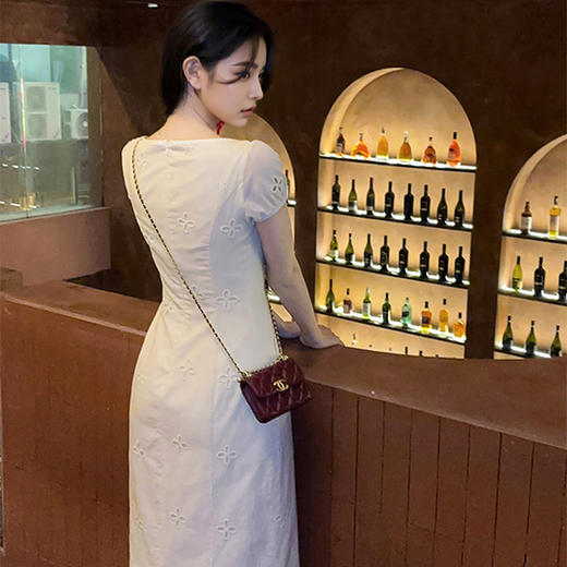 西遇法式连衣裙女新款温柔风刺绣镂空领口蕾丝边长裙SS150104 商品图4