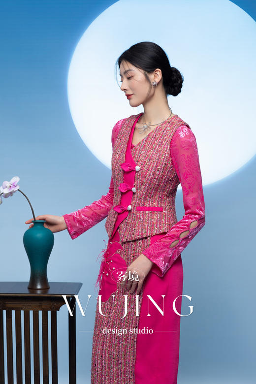 3205202 瑰意玫粉 进口醋酸缎/重磅纹理金丝呢料马甲 雾境 商品图1