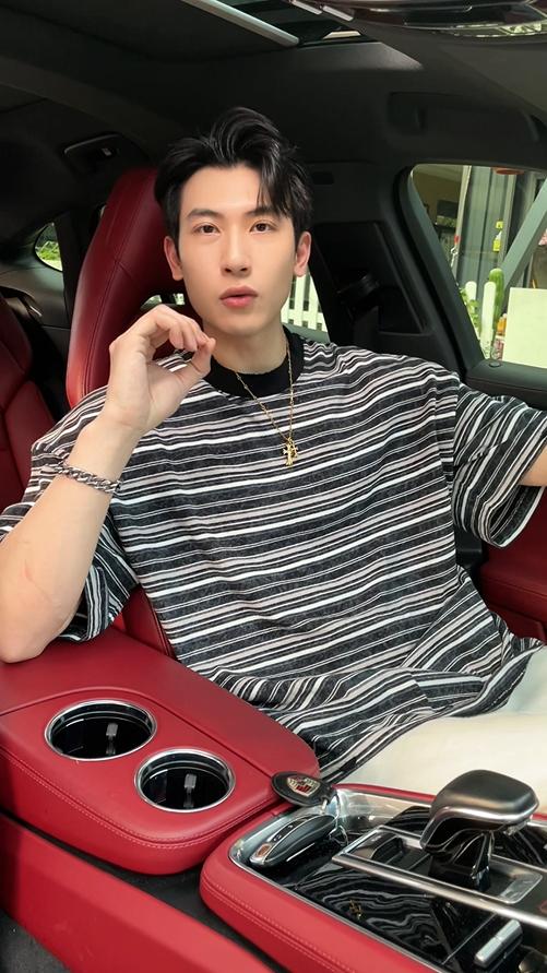 夏季新款时尚个性潮牌撞色条纹破洞圆领短袖T恤百搭潮流宽松上衣 商品图0