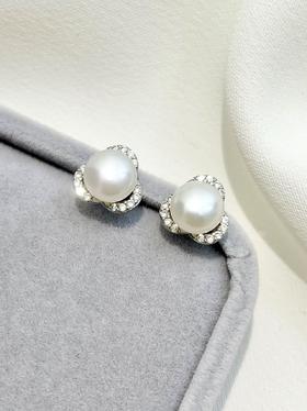 3-5天发货【精美饰品丨1990天然淡水珍珠耳钉系列】甄选优质淡水珍珠，珠体饱满款式简约百搭，精致感满满，随意搭配都不容易出错， 日常适配度很高，一年四季都可以佩戴