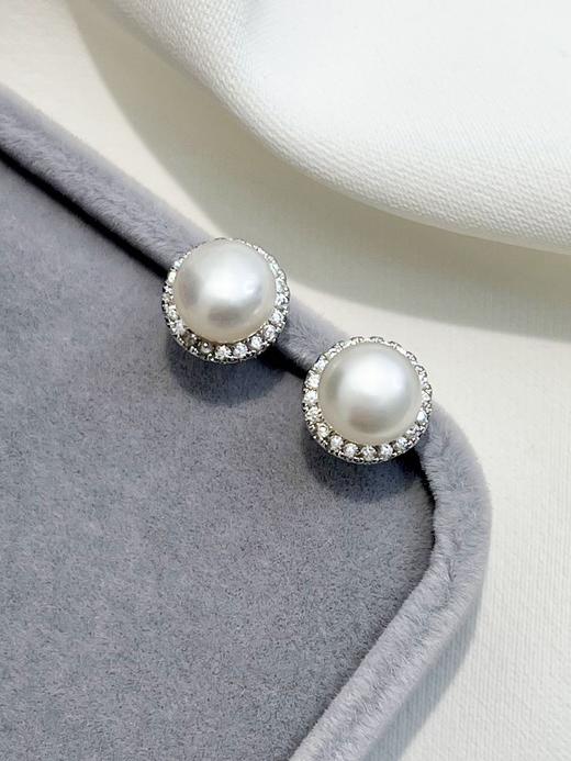 3-5天发货【精美饰品丨1990天然淡水珍珠耳钉系列】甄选优质淡水珍珠，珠体饱满款式简约百搭，精致感满满，随意搭配都不容易出错， 日常适配度很高，一年四季都可以佩戴 商品图5