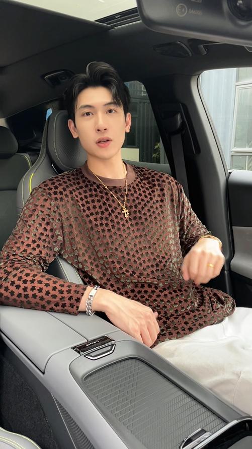 T2591夏季高级感新款韩版撞色立体提花圆领长袖T恤小众设计显瘦上衣 商品图0