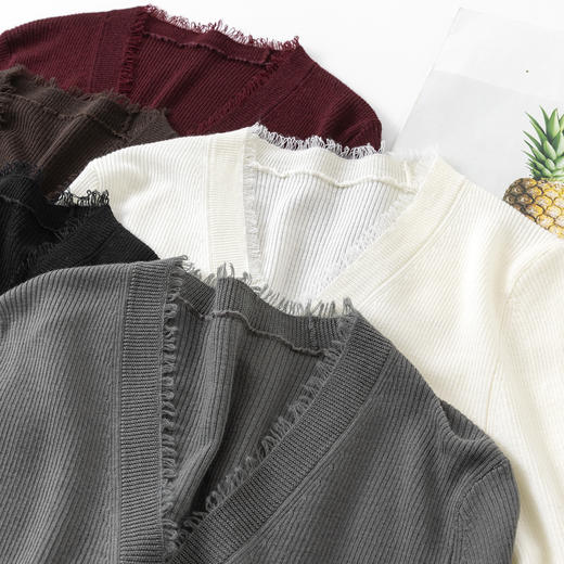 【高品质私服】【扬子精纺羊毛坑条V领流苏开衫】德国斯托尔16针细针加工，针法细腻平整YS88306-CC 商品图3