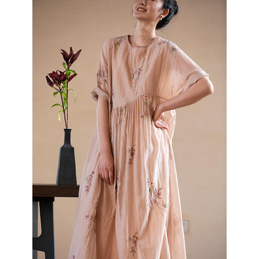 牧衣游原创 丝棉匹绣炒色连衣裙新款圆领宽松轻薄气质长裙 淡极 商品图1