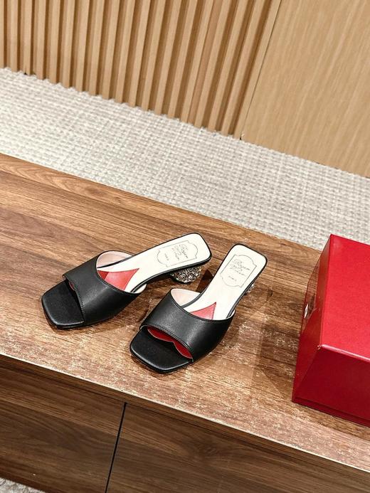 RV罗杰维维亚25春夏新款钻跟拖鞋以质感超强的胎牛皮（HC） 商品图3