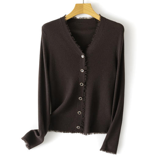 【高品质私服】【扬子精纺羊毛坑条V领流苏开衫】德国斯托尔16针细针加工，针法细腻平整YS88306-CC 商品图5