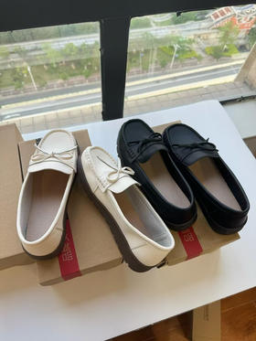 女神节福利秒杀‼️ 还是咱们好评百丽代工厂的货！！ 外贸订单多余出！ 全真皮！！ 品质非常软！ 橡胶大底！非常软！这个价格 真的没得挑！！ 
👉颜色： 米色/黑色