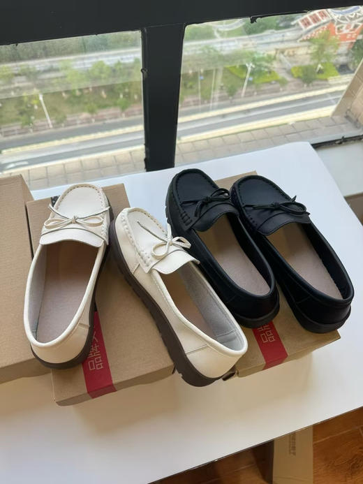 女神节福利秒杀‼️ 还是咱们好评百丽代工厂的货！！ 外贸订单多余出！ 全真皮！！ 品质非常软！ 橡胶大底！非常软！这个价格 真的没得挑！！ 
👉颜色： 米色/黑色 商品图0