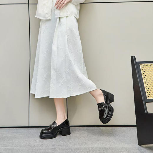 经典鲨2025年百搭圆头黑色高粗跟气质简约显瘦乐福鞋单鞋女KC19-517051 商品图1