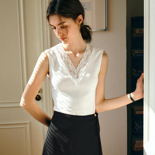 Olrain欧芮儿V领法式打底针织背心女春季2025新款气质内搭套头衫 商品图1