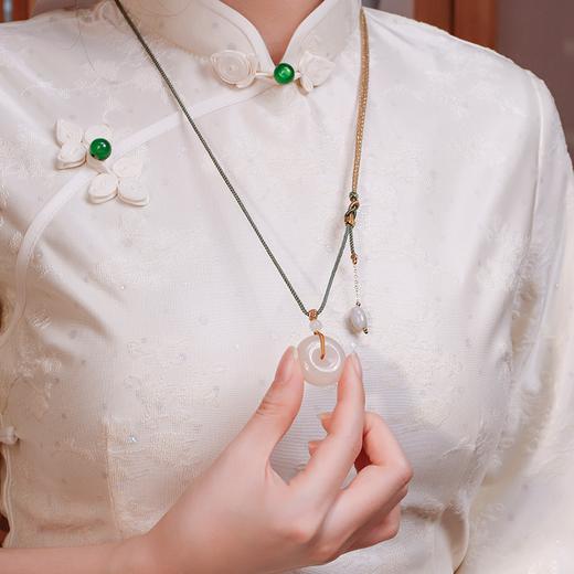 汀青·珍藏级野牛沟藕粉和田玉 | 罕见美人玉，藕粉轻衫映月华，佳人款步韵如纱 商品图3