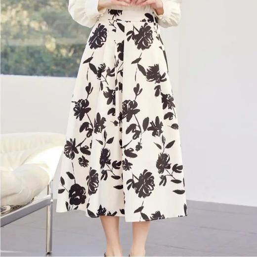 全新升级【铂金会员146/天猫199/差价53】(10942) 洛诗琳25春夏新款法式优雅缎面花色收腰大摆围吊带连衣裙 商品图0