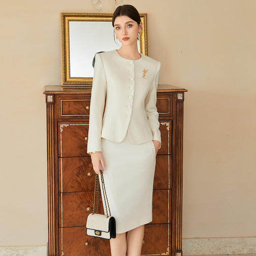 艾尚臣圆领西装套装女长袖米色正装两件套美容院前台接待工作服春 商品图0