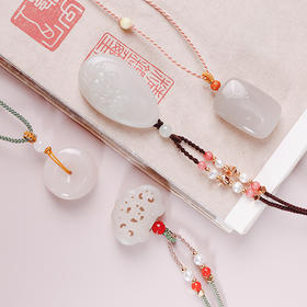 汀青·珍藏级野牛沟藕粉和田玉 | 罕见美人玉，藕粉轻衫映月华，佳人款步韵如纱