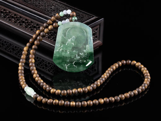 XY0007原创沉香+翡翠飘色狼牌挂件 商品图0