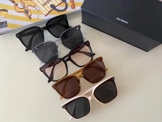 D030412俩侧竖铆钉点缀方圆版型显脸小墨镜 商品图1