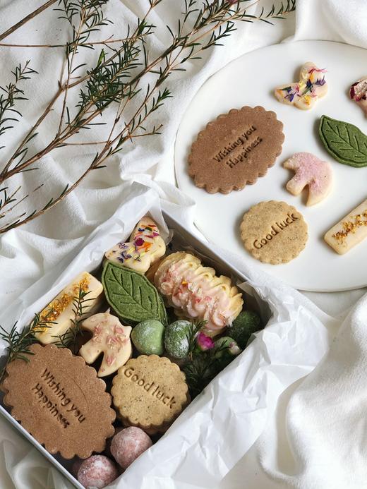 【春日来信】 让你一口掉进春天  爱意梦境里的达西花园-春日版手工艺术曲奇礼盒  商品图5