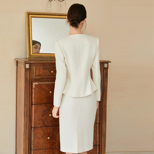 艾尚臣圆领西装套装女长袖米色正装两件套美容院前台接待工作服春 商品图4